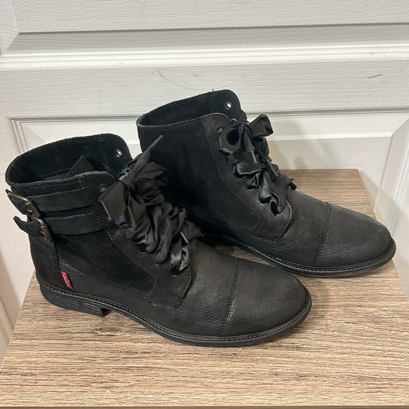LEVIS WOMEN LEATHER BLACK BOOTS IN SIZE 9 - Picture 3 of 10